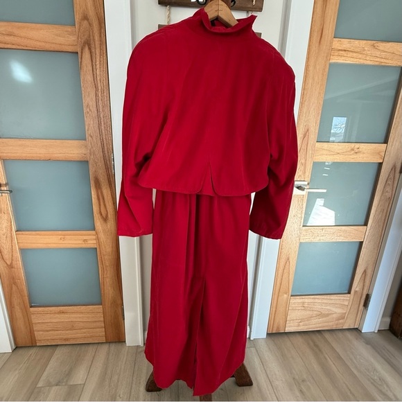Gallery Women’s Soft Long Trench Coat Belted Red Gold-tone Buttons Size 8 EUC - Picture 2 of 14